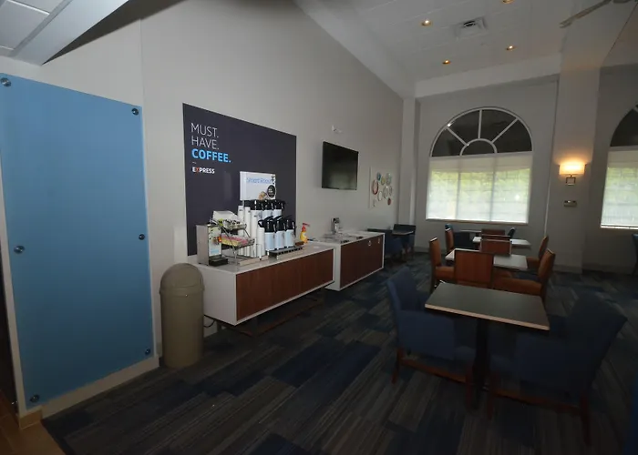 Holiday Inn Express Hotel & Suites Warrenton By Ihg